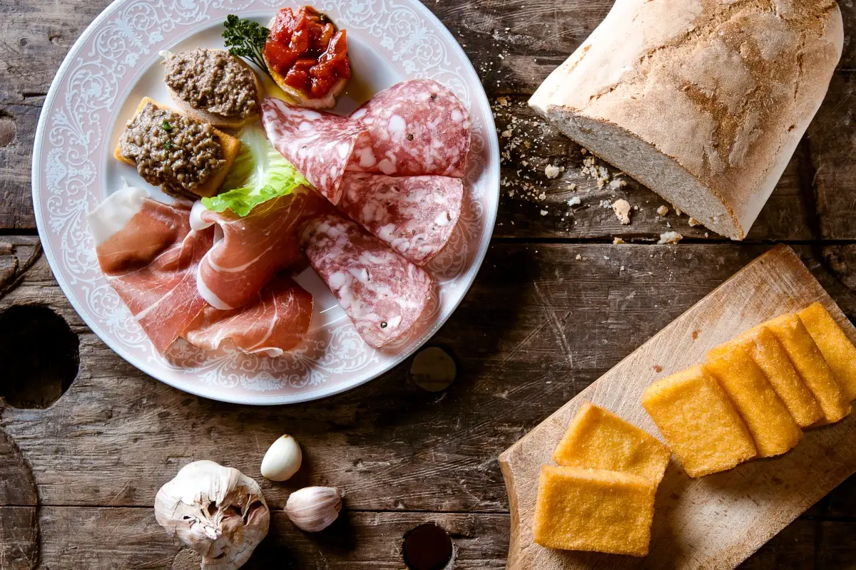 Antipasto toscano Vetrina toscana, un viaggio nel gusto della tradizione
